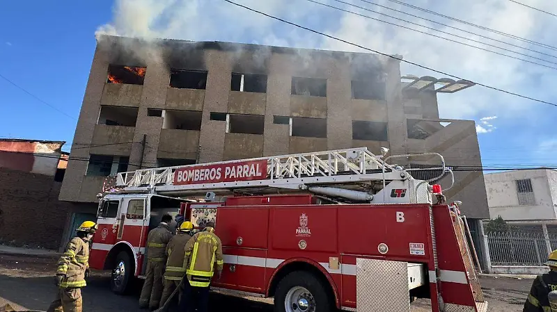 Incendio de antiguas oficinas del IMSS en Parral